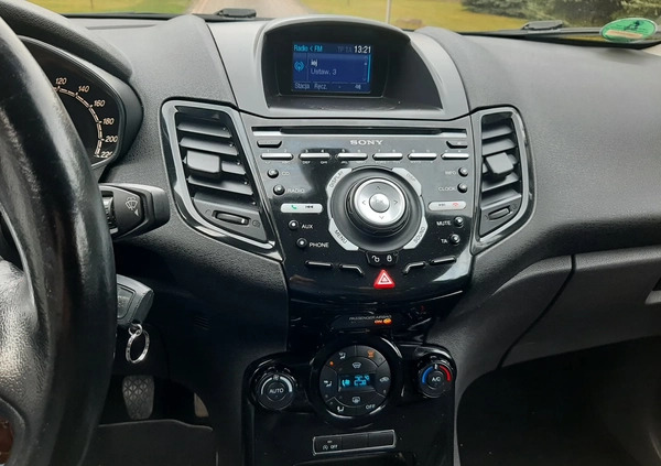 Ford Fiesta cena 24900 przebieg: 129000, rok produkcji 2013 z Ińsko małe 352